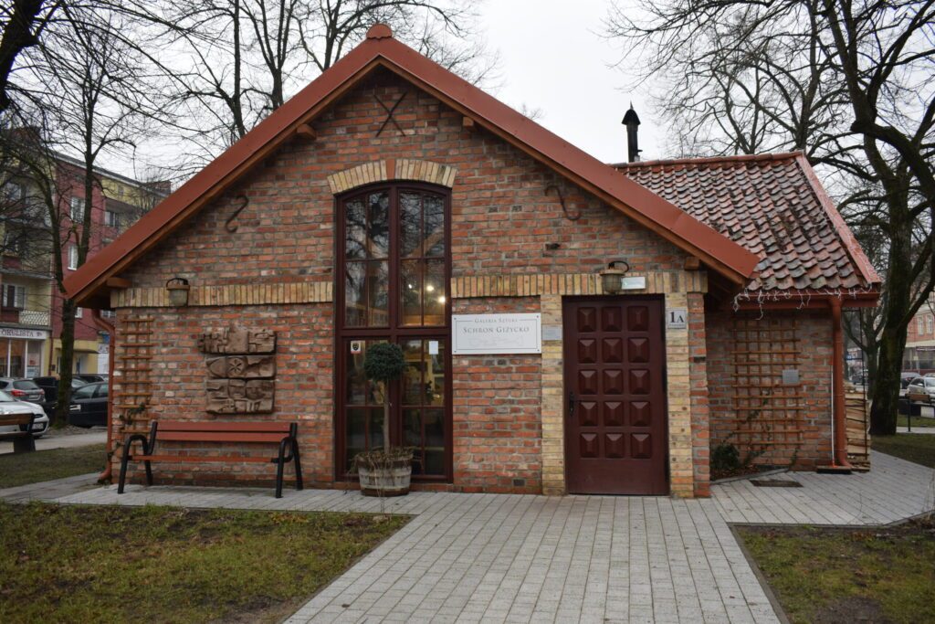 Galeria Sztuki Schron – obrazy wielkich twórców i schron przeciwlotniczy w Giżycku