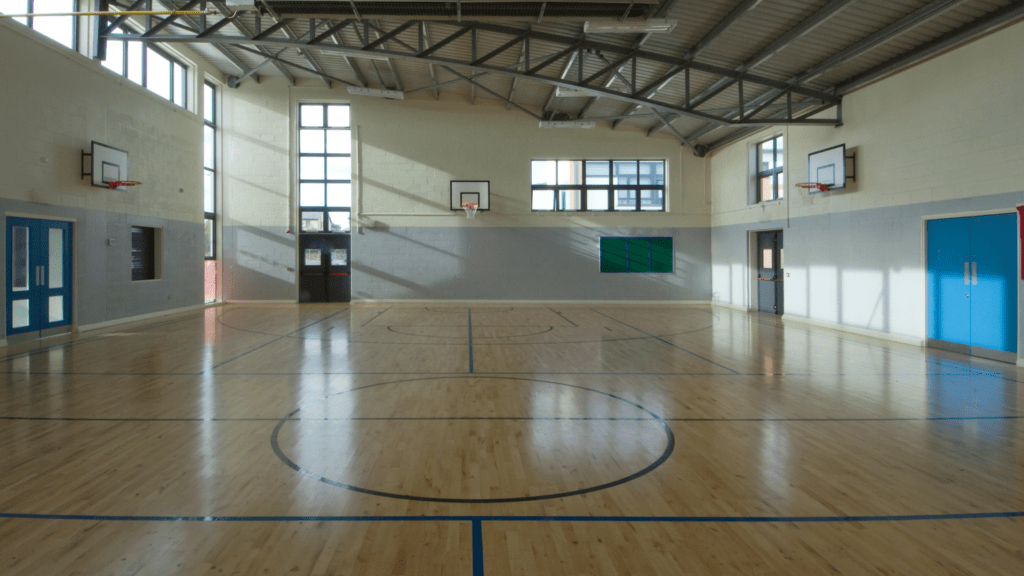 Obiekty sportowe w Giżycku – Kompleksowy przewodnik po atrakcjach sportowych i rekreacyjnych