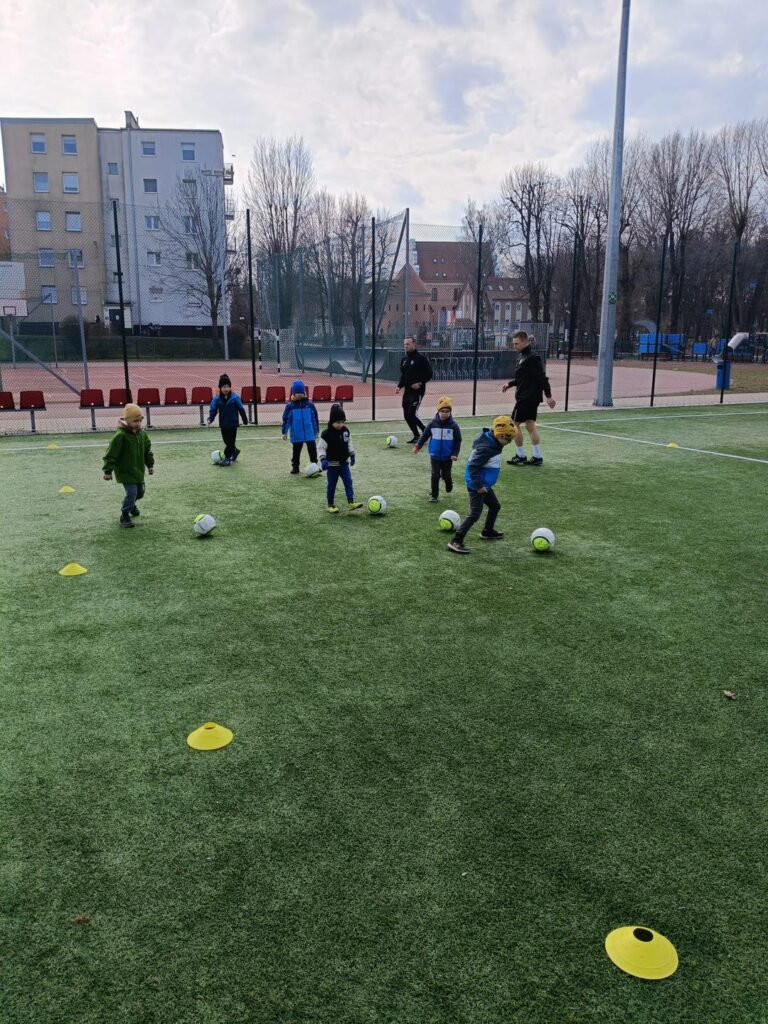 Mazurski talent rodzi się tutaj – Akademia Piłkarska Łukasza Broź w Giżycku