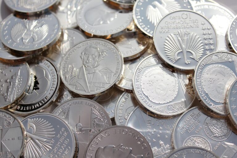 Stare srebrne monety polskie — jak ocenić rzadkość i cenę na rynku wtórnym