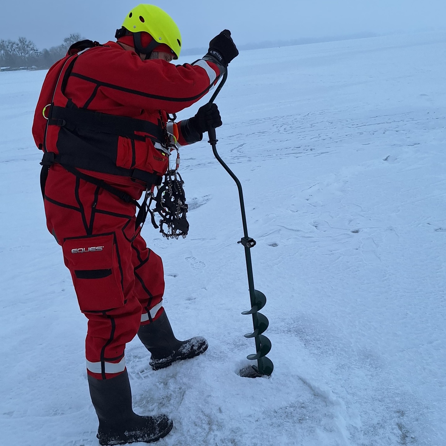 Nawet 50 cm lodu na mazurskich jeziorach. MOPR podaje pomiary (Giżycko i okolice)