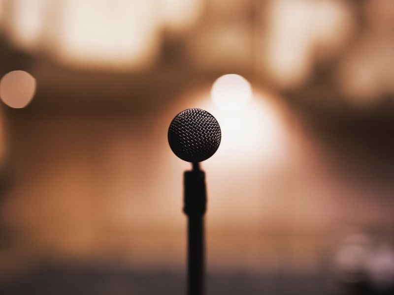Familijny spektakl iluzji w Giżycku. „Prawdziwa Magia” Pawła Kwietnia już 6 czerwca