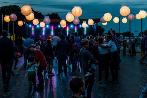 Dancing przy Kładce w Giżycku. Letnie wydarzenie nad Kanałem Łuczańskim
