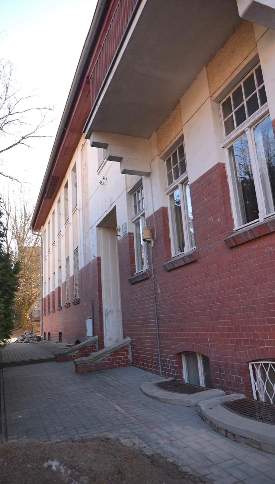 Prace prowadzone wewnątrz budynku przyszłego Dziennego Domu Seniora w Giżycku