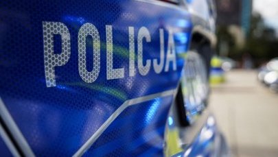 Poszukiwany 27-latek zatrzymany w Rynie. Policjanci znaleźli przy nim amfetaminę